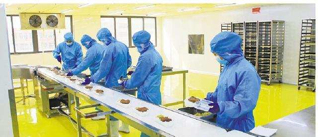 李欽輝深入調(diào)研總部型企業(yè) 科學防控促復工復產(chǎn)，筑牢食品安全防線